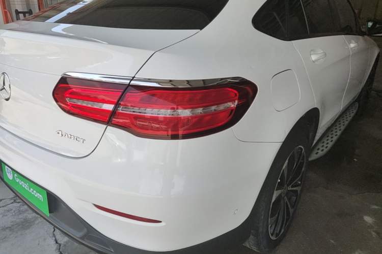 Used Mercedes-Benz GLC Coupe 2018 GLC 260 4MATIC Coupe SUV Exterior 3