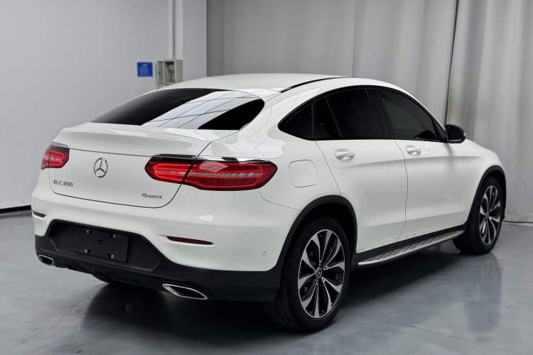 Used Mercedes-Benz GLC Coupe 2018 GLC 260 4MATIC Coupe SUV Exterior 5