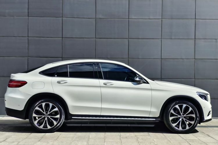 Used Mercedes-Benz GLC Coupe 2018 GLC 260 4MATIC Coupe SUV Exterior 5