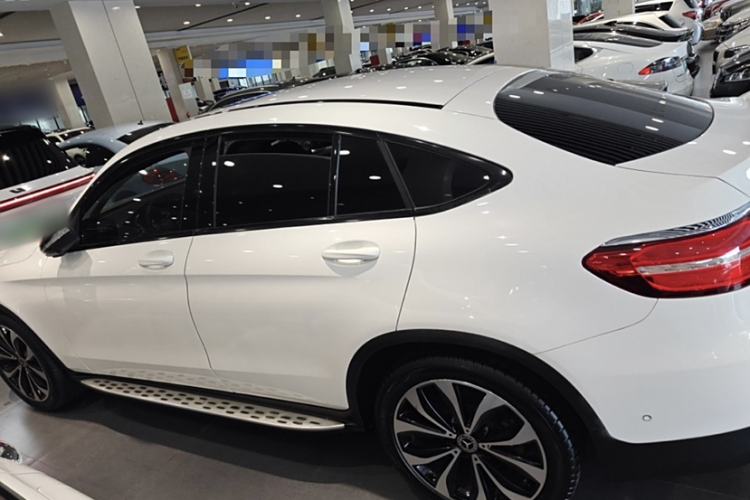Used Mercedes-Benz GLC Coupe 2018 GLC 260 4MATIC Coupe SUV Exterior 5