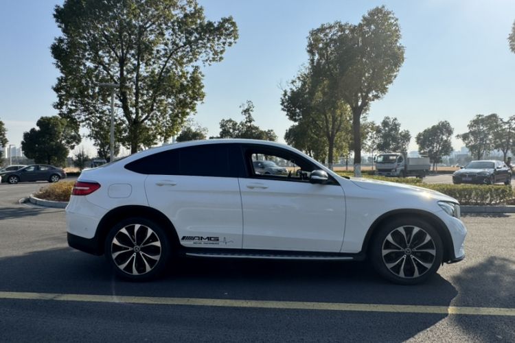 Used Mercedes-Benz GLC Coupe 2018 GLC 260 4MATIC Coupe SUV Exterior 6