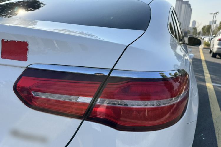 Used Mercedes-Benz GLC Coupe 2018 GLC 260 4MATIC Coupe SUV Exterior 8