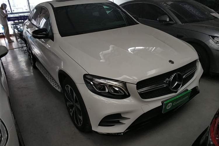 Used Mercedes-Benz GLC Coupe 2018 GLC 260 4MATIC Coupe SUV Front Right 45 Deg
