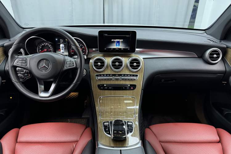 Used Mercedes-Benz GLC Coupe 2018 GLC 260 4MATIC Coupe SUV Interior 1