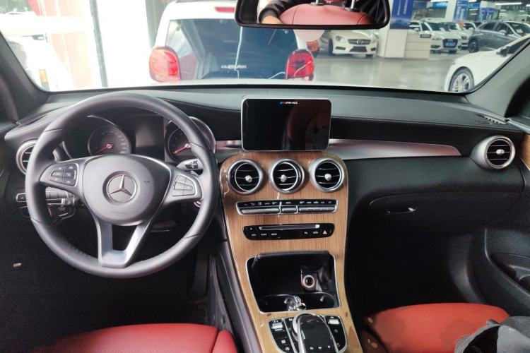 Used Mercedes-Benz GLC Coupe 2018 GLC 260 4MATIC Coupe SUV Interior 2