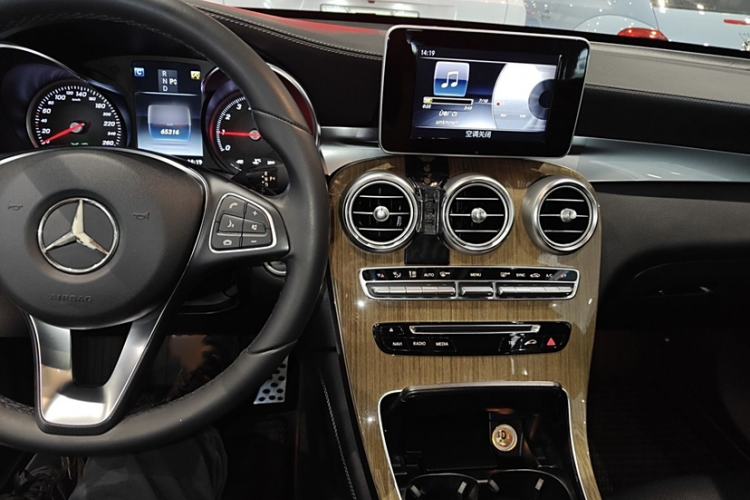 Used Mercedes-Benz GLC Coupe 2018 GLC 260 4MATIC Coupe SUV Interior 2