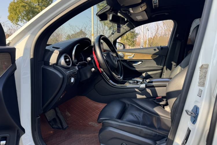Used Mercedes-Benz GLC Coupe 2018 GLC 260 4MATIC Coupe SUV Interior 3