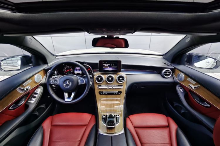 Used Mercedes-Benz GLC Coupe 2018 GLC 260 4MATIC Coupe SUV Interior 3