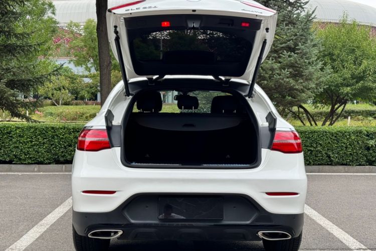 Used Mercedes-Benz GLC Coupe 2018 GLC 200 4MATIC Coupe SUV Interior 4