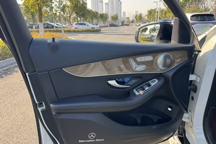 Used Mercedes-Benz GLC Coupe 2018 GLC 260 4MATIC Coupe SUV Interior 4