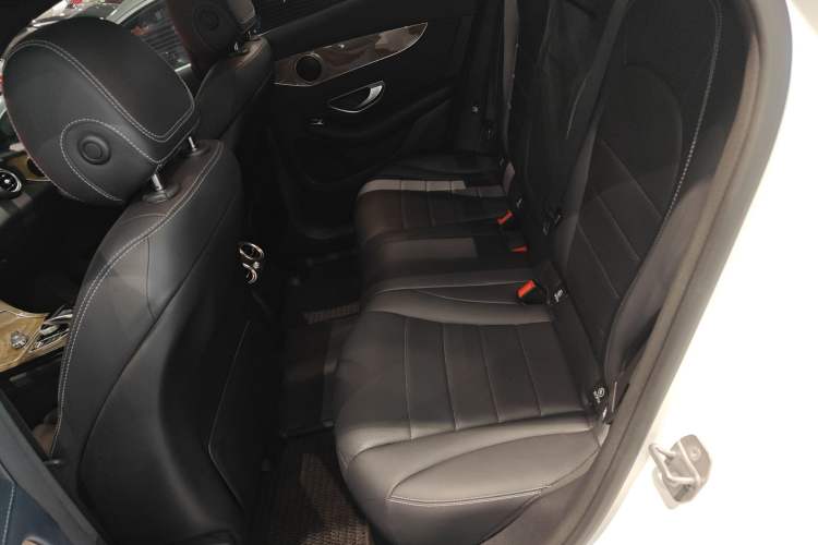 Used Mercedes-Benz GLC Coupe 2018 GLC 260 4MATIC Coupe SUV Interior 4