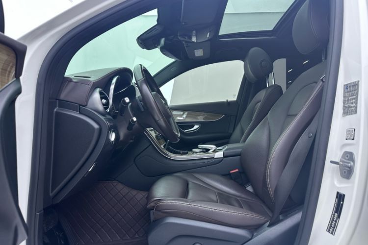 Used Mercedes-Benz GLC Coupe 2018 GLC 260 4MATIC Coupe SUV Interior 4