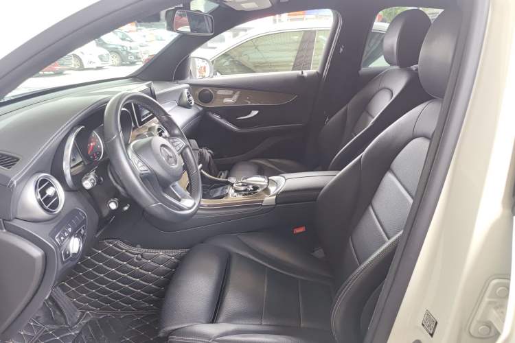 Used Mercedes-Benz GLC Coupe 2018 GLC 260 4MATIC Coupe SUV Left Front Seat