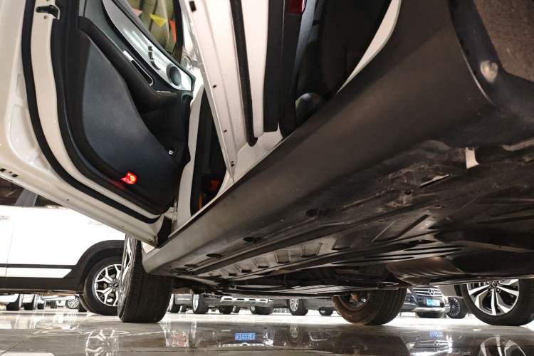 Used Mercedes-Benz GLC Coupe 2018 GLC 200 4MATIC Coupe SUV Left Side Sill