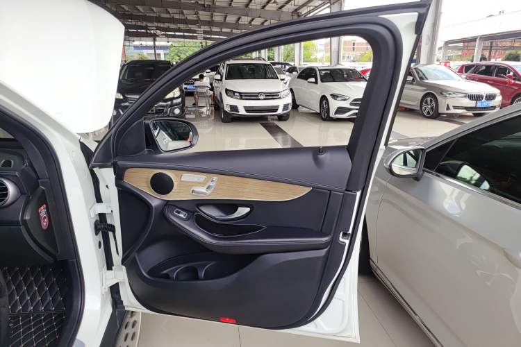 Used Mercedes-Benz GLC Coupe 2018 GLC 260 4MATIC Coupe SUV Right Front Door Interior