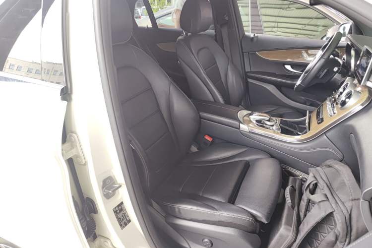 Used Mercedes-Benz GLC Coupe 2018 GLC 260 4MATIC Coupe SUV Right Front Seat