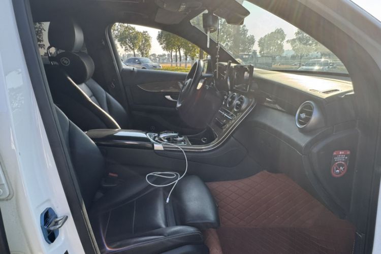 Used Mercedes-Benz GLC Coupe 2018 GLC 260 4MATIC Coupe SUV Right Front Seat