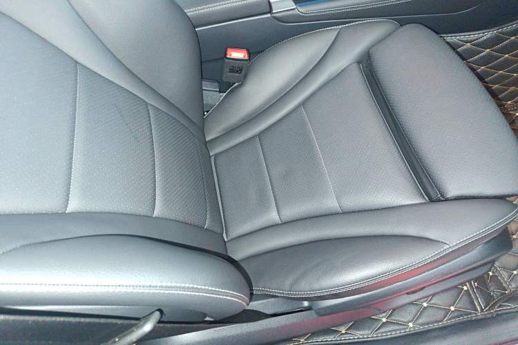Used Mercedes-Benz GLC Coupe 2018 GLC 200 4MATIC Coupe SUV Right Front Seat