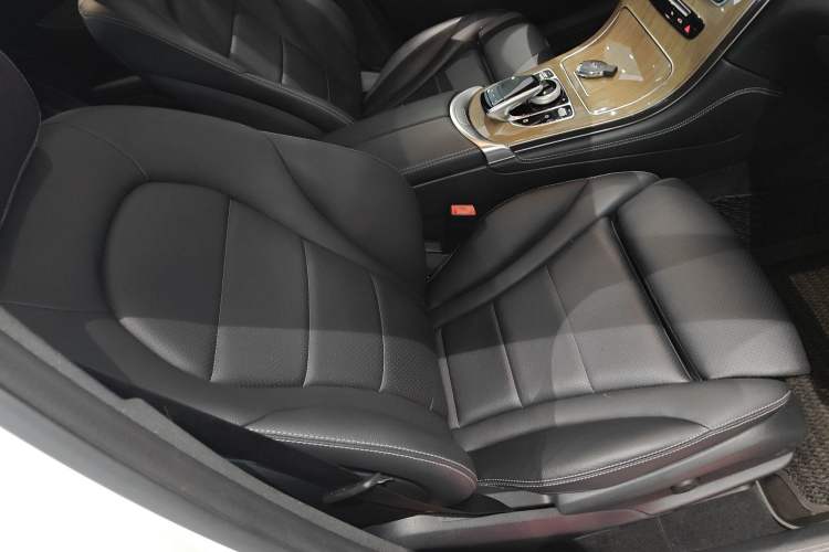 Used Mercedes-Benz GLC Coupe 2018 GLC 260 4MATIC Coupe SUV Right Front Seat