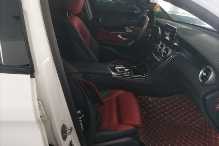 Used Mercedes-Benz GLC Coupe 2018 GLC 300 4MATIC Coupe SUV Right Front Seat