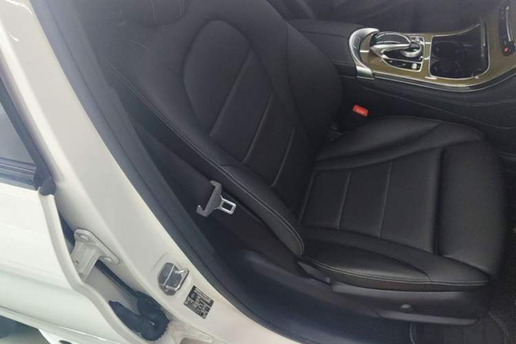 Used Mercedes-Benz GLC Coupe 2018 GLC 260 4MATIC Coupe SUV Right Front Seat
