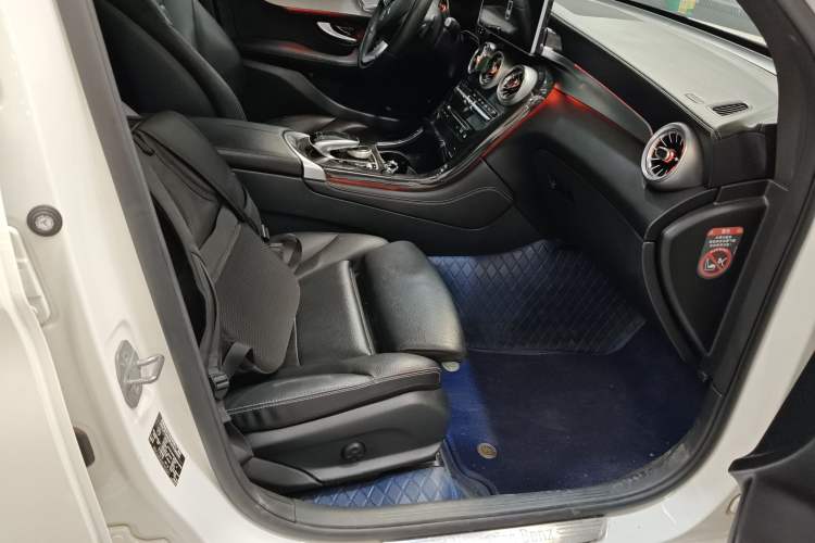 Used Mercedes-Benz GLC Coupe 2018 GLC 200 4MATIC Coupe SUV Right Front Seat