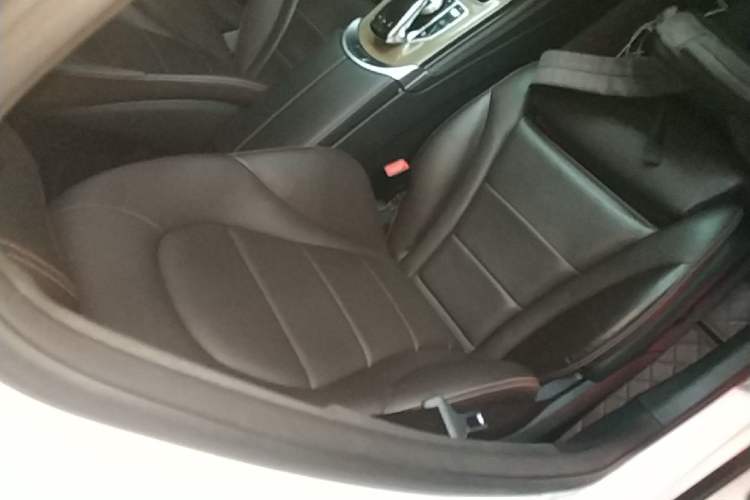 Used Mercedes-Benz GLC Coupe 2018 GLC 260 4MATIC Coupe SUV Right Front Seat