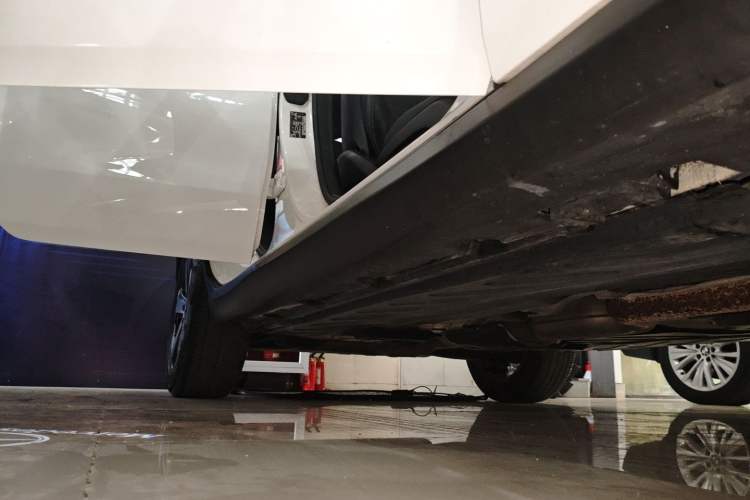 Used Mercedes-Benz GLC Coupe 2018 GLC 200 4MATIC Coupe SUV Right Side Sill
