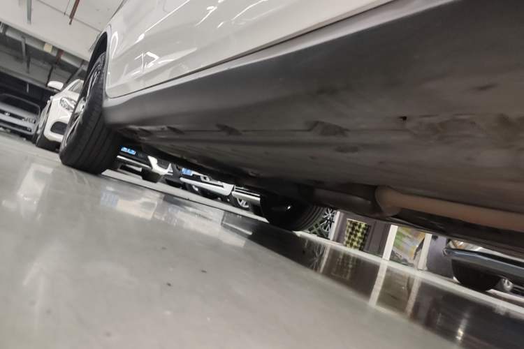 Used Mercedes-Benz GLC Coupe 2018 GLC 200 4MATIC Coupe SUV Right Side Sill