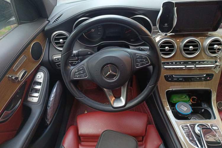 Used Mercedes-Benz GLC Coupe 2018 GLC 260 4MATIC Coupe SUV Steering Wheel