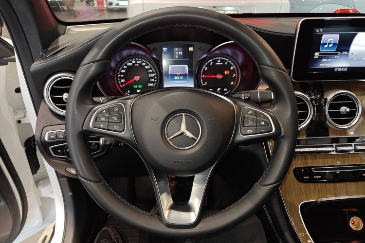 Used Mercedes-Benz GLC Coupe 2018 GLC 260 4MATIC Coupe SUV Steering Wheel