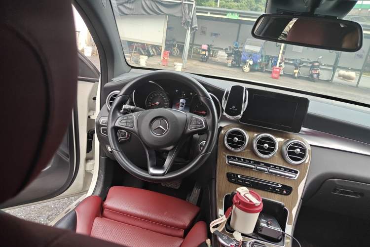 Used Mercedes-Benz GLC Coupe 2018 GLC 260 4MATIC Coupe SUV Steering Wheel