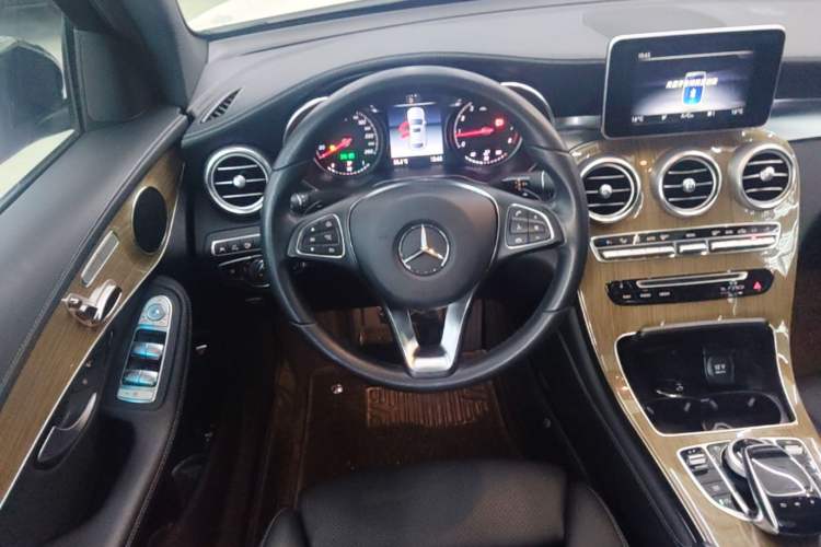 Used Mercedes-Benz GLC Coupe 2018 GLC 260 4MATIC Coupe SUV Steering Wheel
