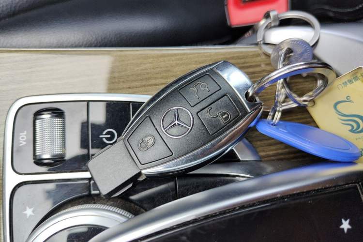 Used Mercedes-Benz GLC Coupe 2018 GLC 260 4MATIC Coupe SUV Vehicle Key
