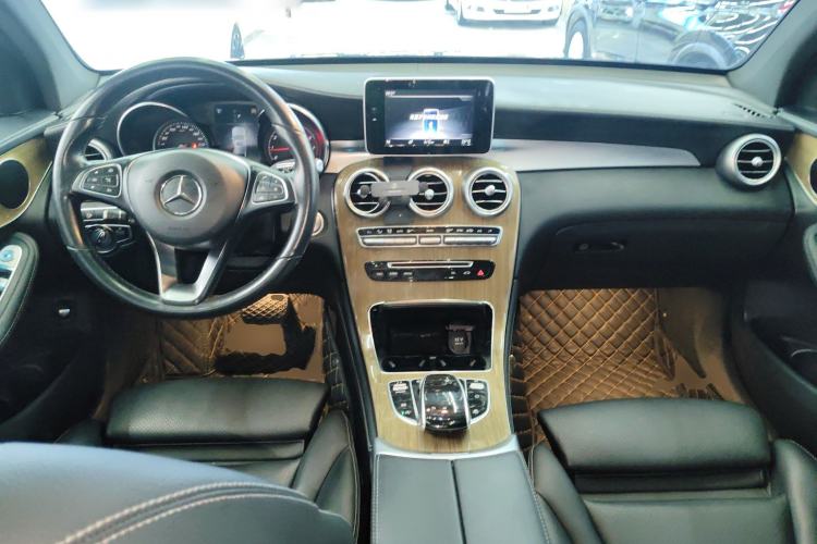Used Mercedes-Benz GLC Coupe 2019 GLC 260 4MATIC Coupe SUV Center Console