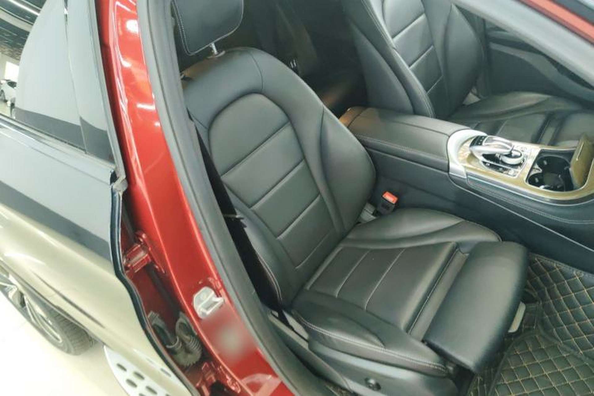 Used Mercedes-Benz GLC Coupe 2019 GLC 260 4MATIC Coupe SUV Right Front Seat