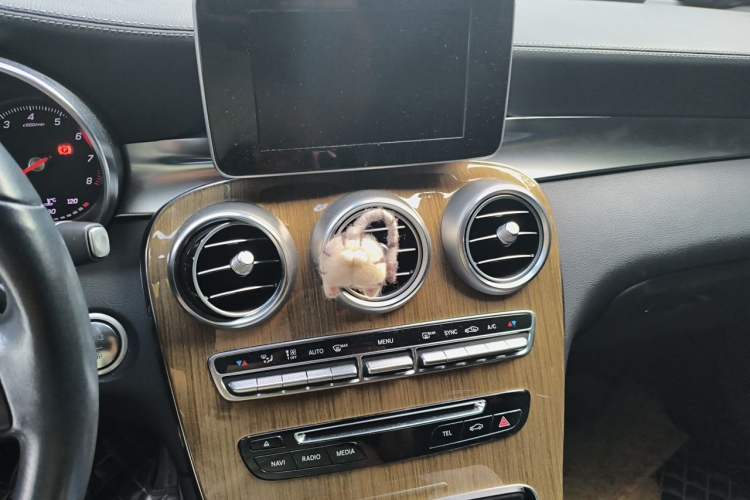 Used Mercedes-Benz GLC Coupe 2019 Facelift GLC 260 4MATIC Coupe SUV Audio And AC Panel