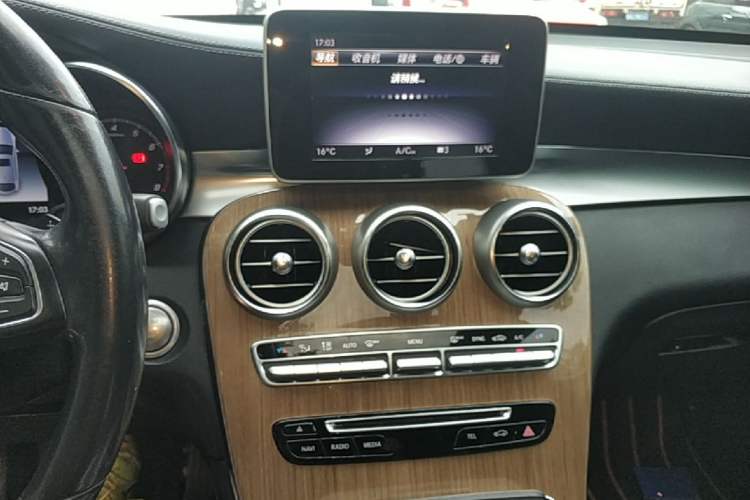 Used Mercedes-Benz GLC Coupe 2019 GLC 260 4MATIC Coupe SUV Audio And AC Panel