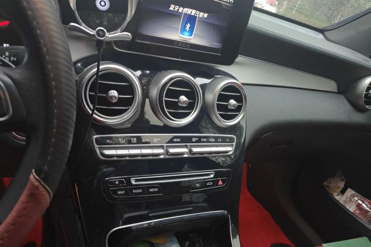 Used Mercedes-Benz GLC Coupe 2019 Facelift GLC 200 4MATIC Coupe SUV Audio And AC Panel