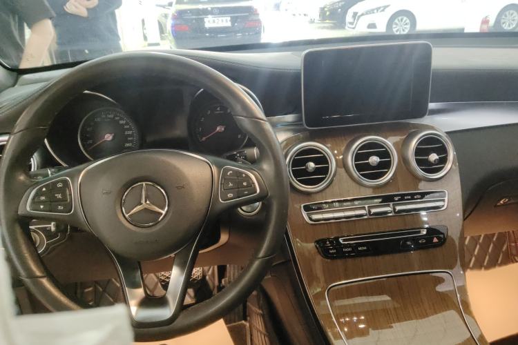 Used Mercedes-Benz GLC Coupe 2019 Facelift GLC 260 4MATIC Coupe SUV Center Console
