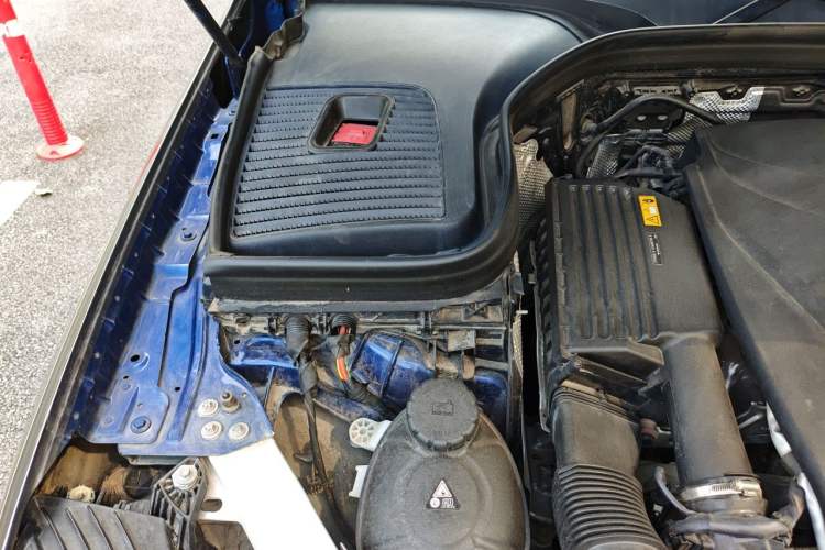Used Mercedes-Benz GLC Coupe 2019 Facelift GLC 200 4MATIC Coupe SUV Engine Bay Right