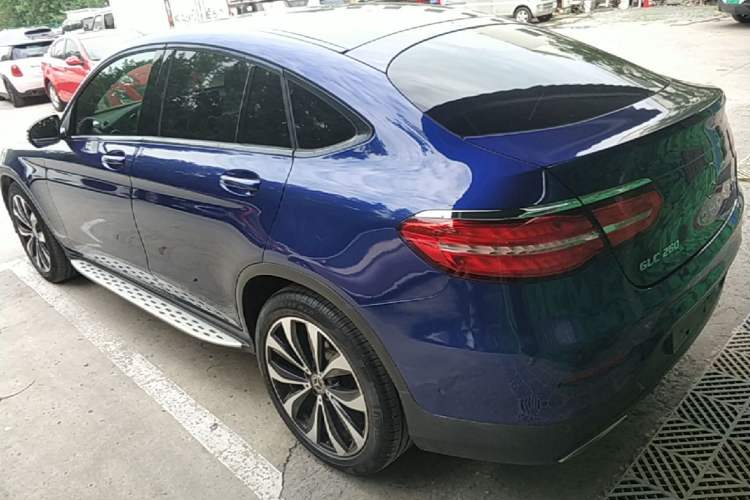 Used Mercedes-Benz GLC Coupe 2019 GLC 260 4MATIC Coupe SUV Exterior 2