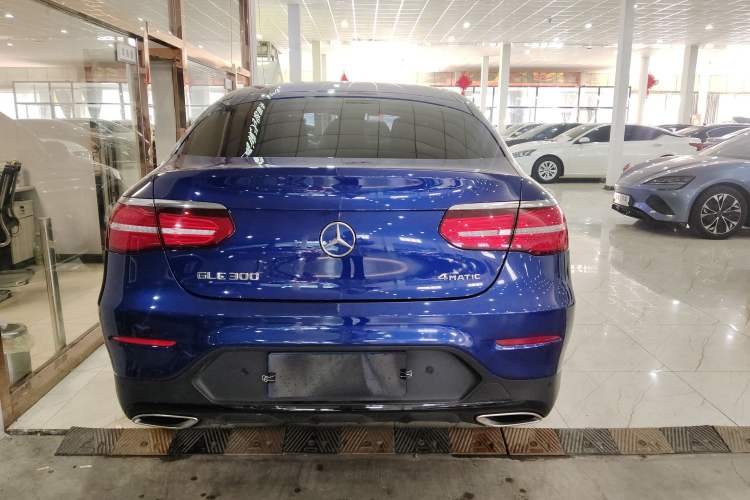 Used Mercedes-Benz GLC Coupe 2019 Facelift GLC 260 4MATIC Coupe SUV Exterior 4
