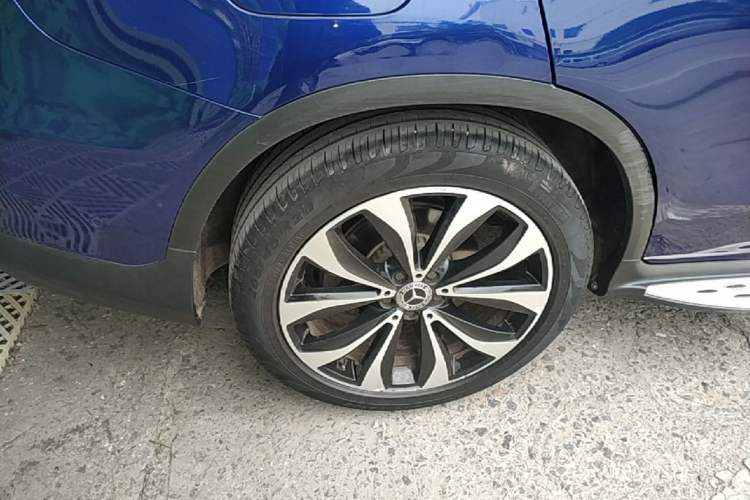 Used Mercedes-Benz GLC Coupe 2019 GLC 260 4MATIC Coupe SUV Exterior 5