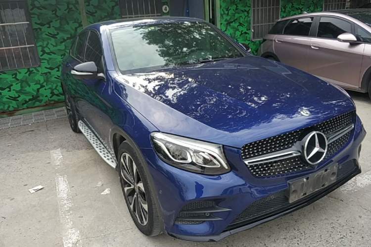 Used Mercedes-Benz GLC Coupe 2019 GLC 260 4MATIC Coupe SUV Front Right 45 Deg