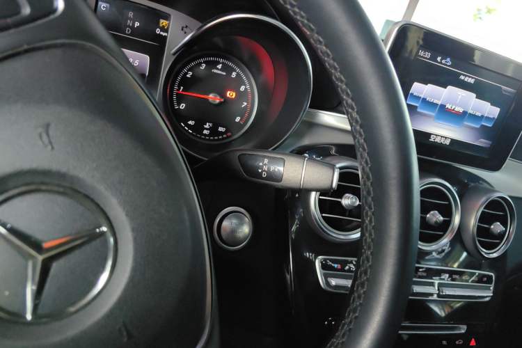 Used Mercedes-Benz GLC Coupe 2019 Facelift GLC 200 4MATIC Coupe SUV Gear Lever
