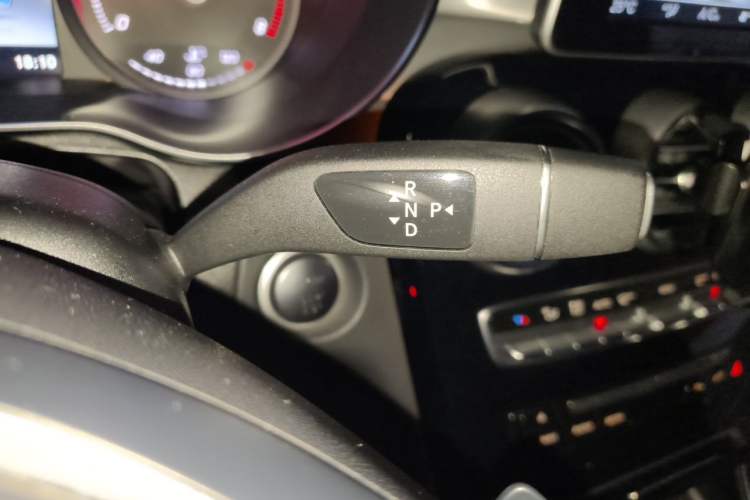 Used Mercedes-Benz GLC Coupe 2019 Facelift GLC 200 4MATIC Coupe SUV Gear Lever