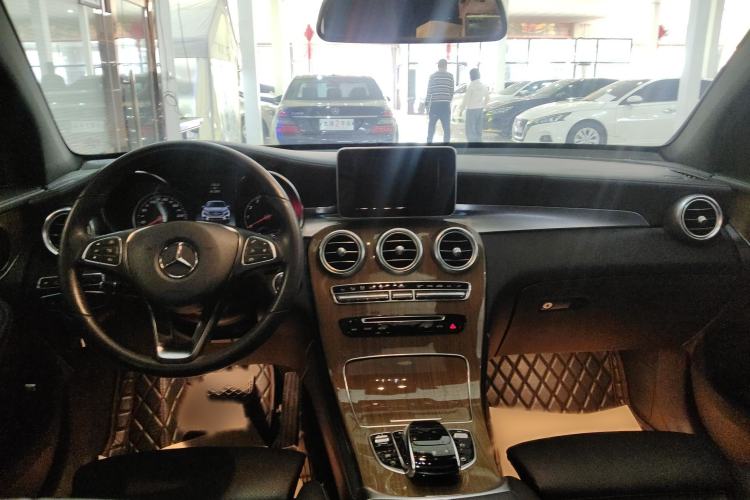 Used Mercedes-Benz GLC Coupe 2019 Facelift GLC 260 4MATIC Coupe SUV Interior 3
