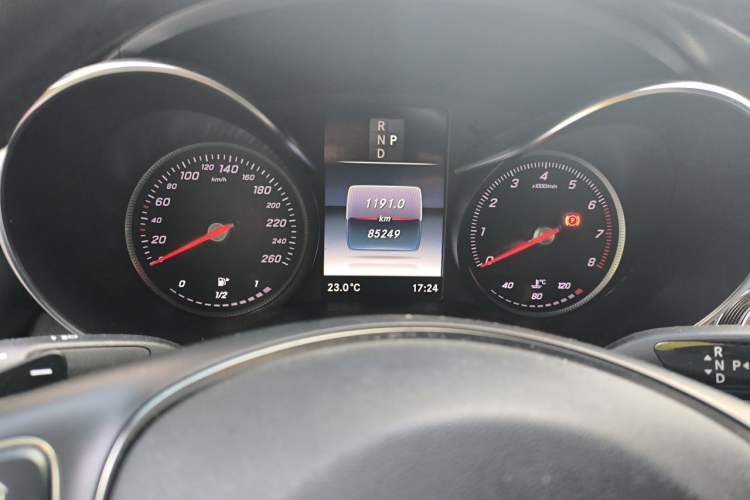 Used Mercedes-Benz GLC Coupe 2019 Facelift GLC 260 4MATIC Coupe SUV Odometer Close Up