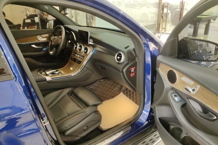 Used Mercedes-Benz GLC Coupe 2019 Facelift GLC 260 4MATIC Coupe SUV Right Front Seat